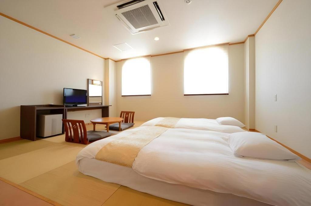 Hotel New Palace Aizuwakamatsu Bagian luar foto